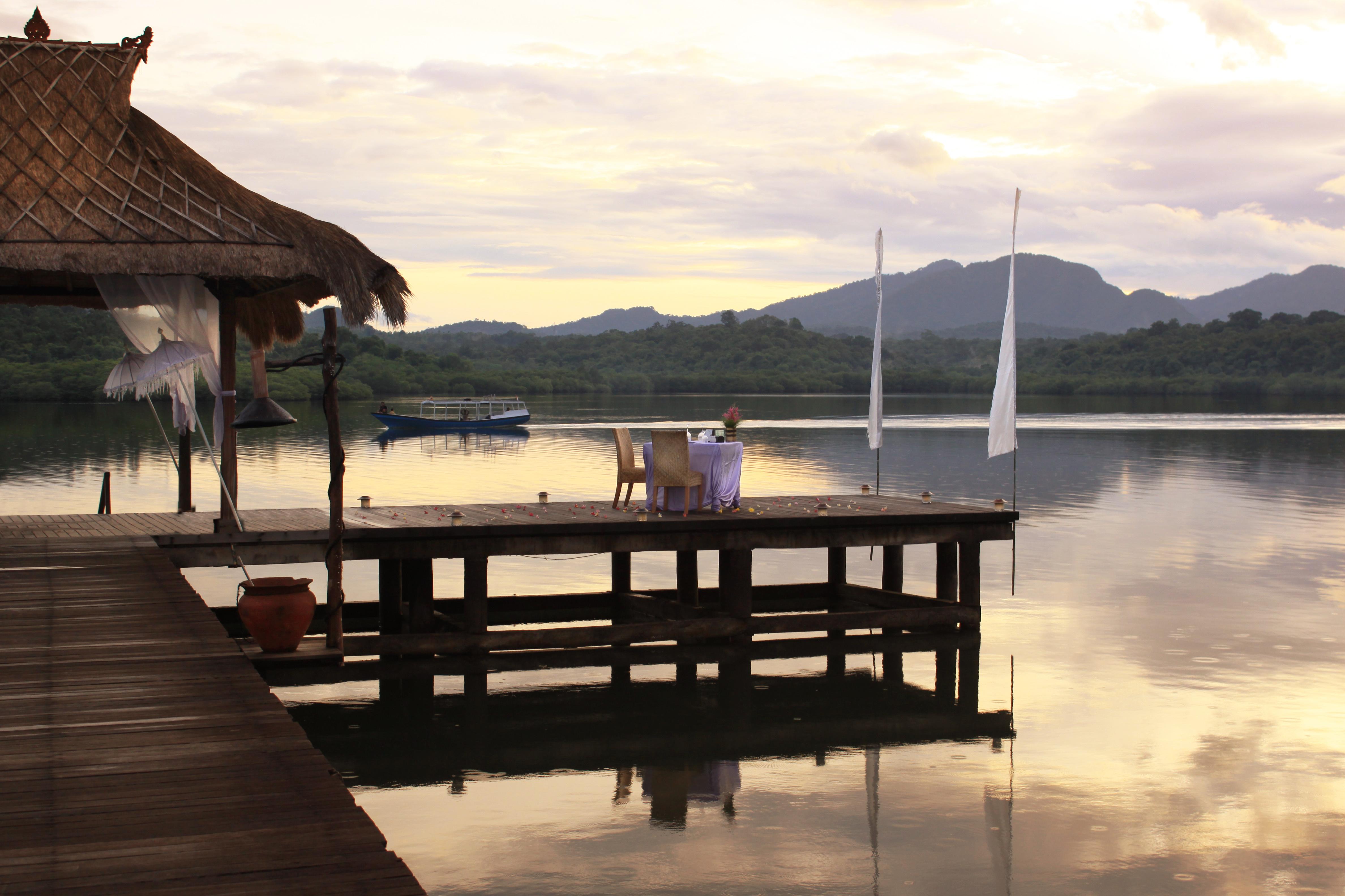 Naya Gawana Resort & Spa Banyuwedang Exterior photo