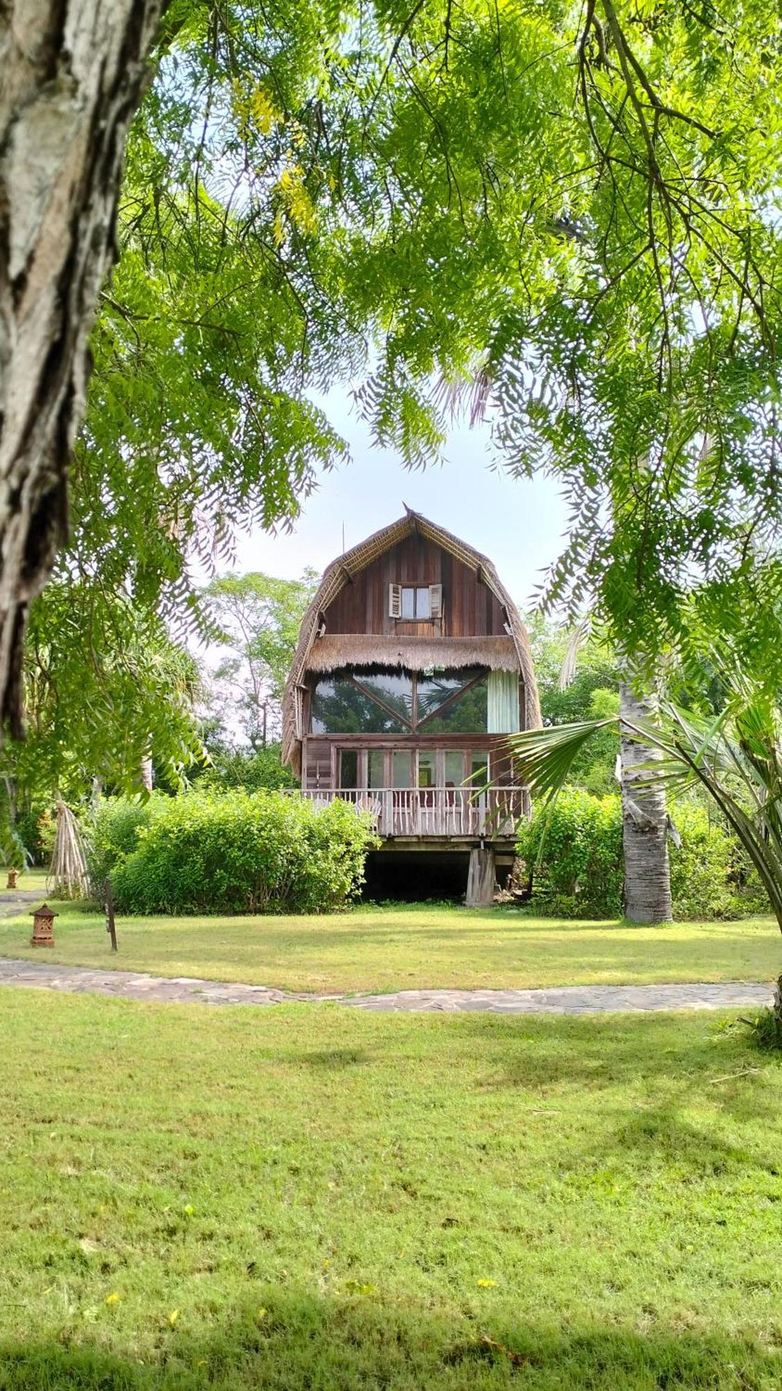 Naya Gawana Resort & Spa Banyuwedang Exterior photo